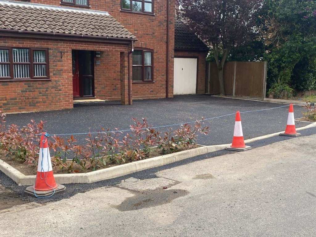 This is a newly installed tarmac driveway just installed by Milton Driveways