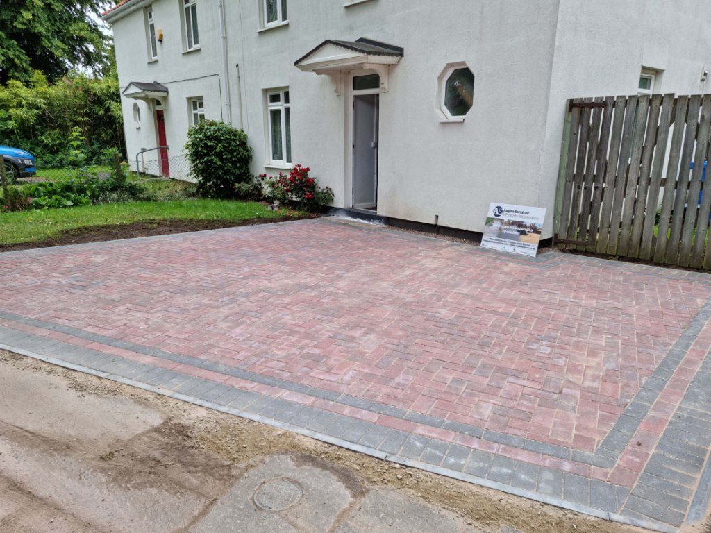 This is a newly installed block paved drive installed by Milton Driveways