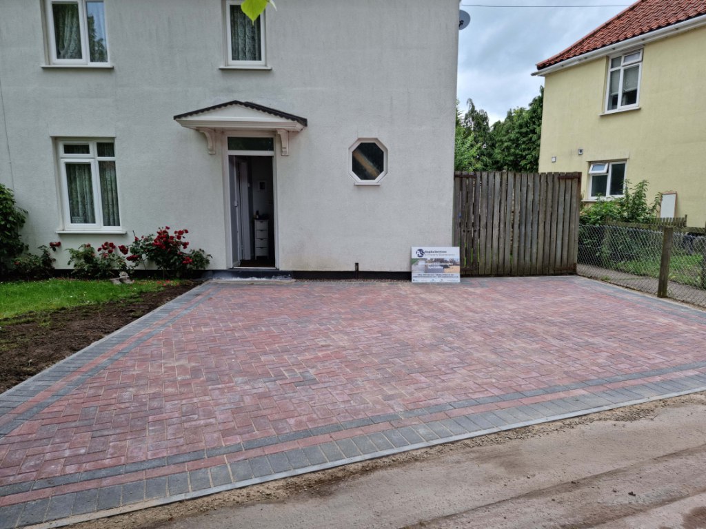 This is a newly installed block paved drive installed by Milton Driveways